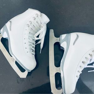 Jackson girls ice skate size 2
